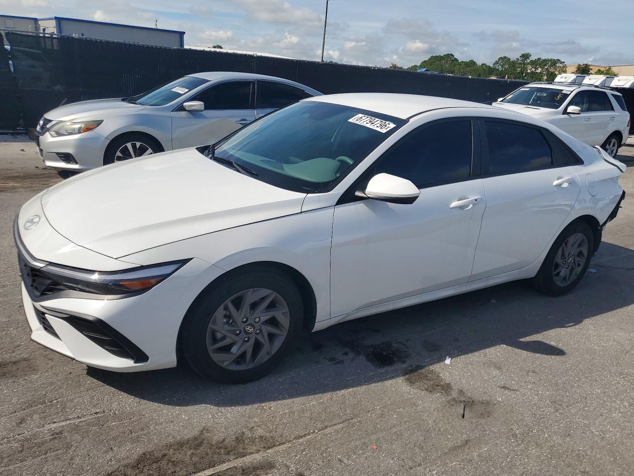 2024 HYUNDAI ELANTRA SEL - The auction photograph.
